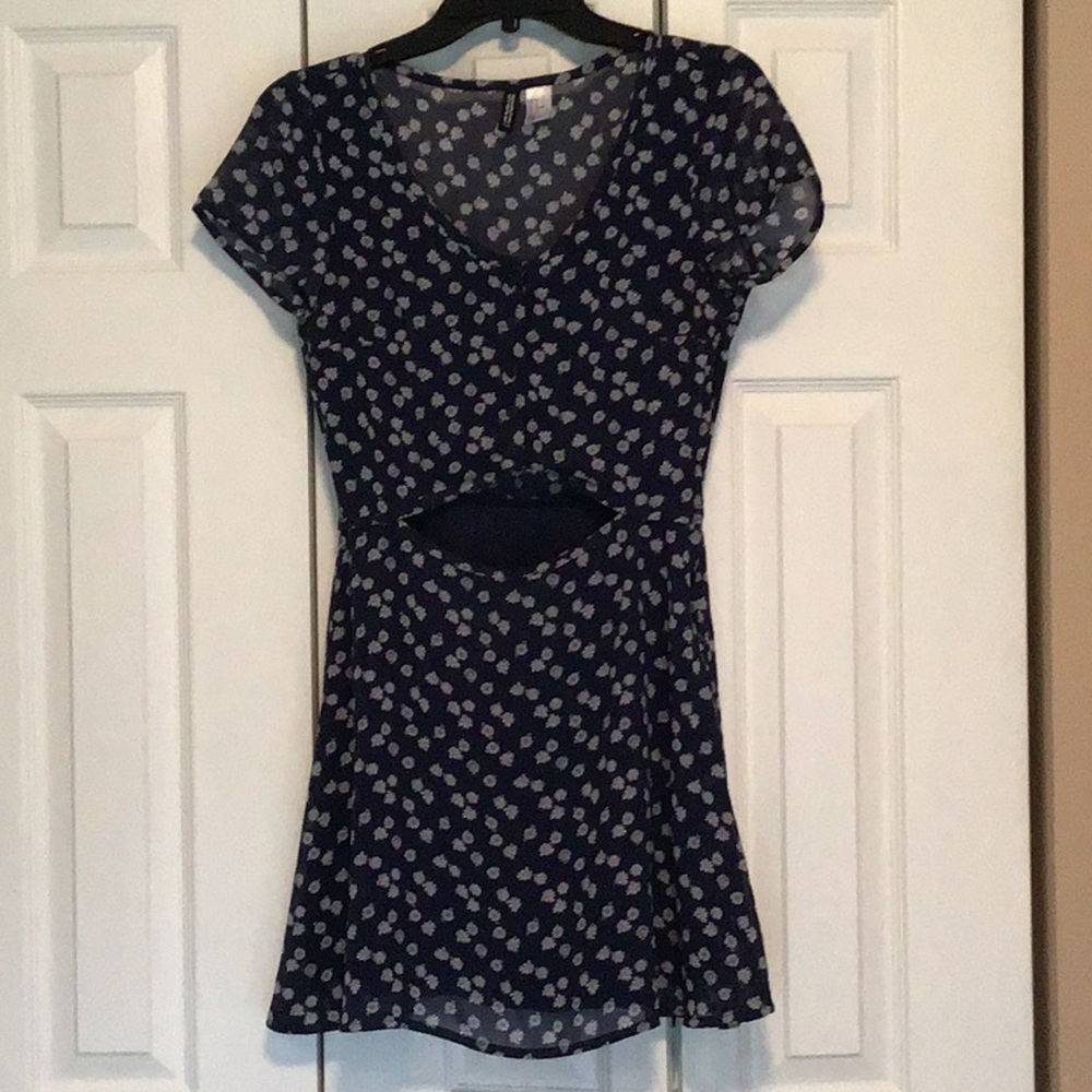 🌸3 for $16 Item dress with cut out front